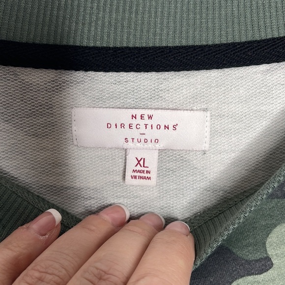 New Directions Green Camo Design HILo Long Sleeve Sweatshirt Sz XL! - Picture 6 of 8